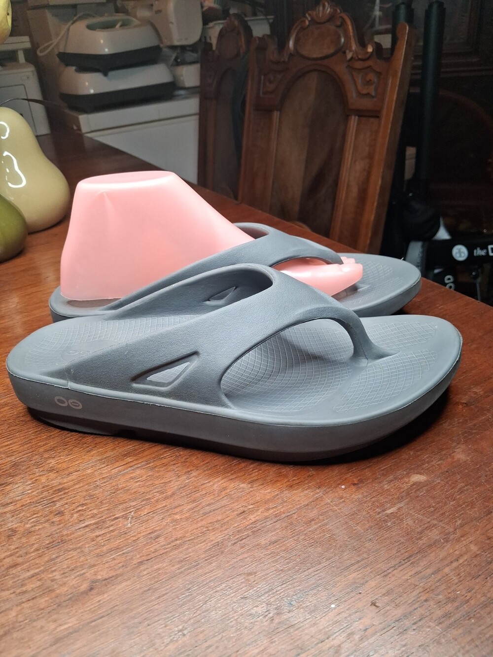 OOFOS 1000 Gray M9 W11 Original Thong Flip Flop Sandal Unisex Comfort Shoes